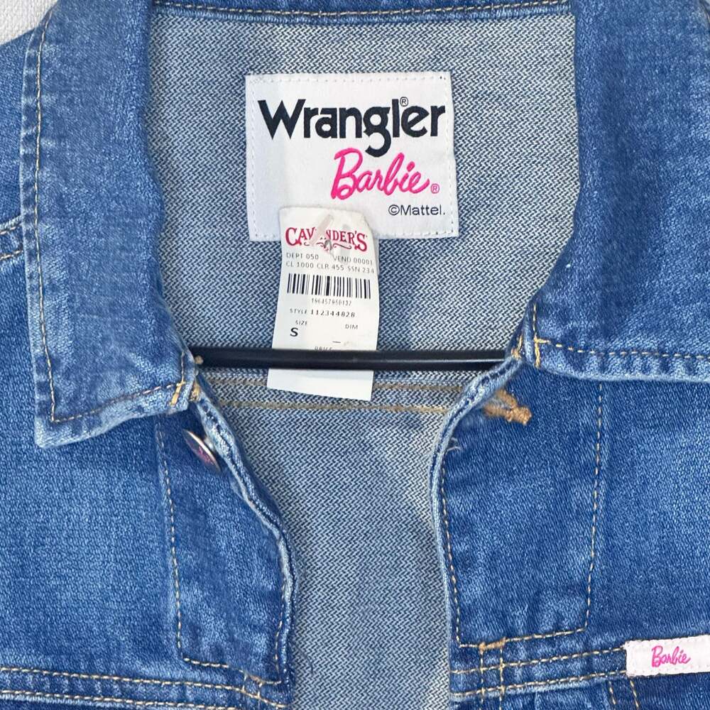 Wrangler x Barbie Women's Zip Front Denim Jacket with Back Logo Patch - Picture 3 of 6
